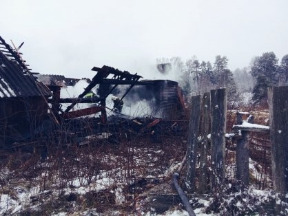 В рамках расследования уголовного дела устанавливаются обстоятельства гибели при пожаре троих человек